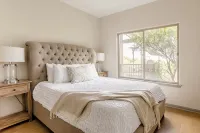 Dripping Springs Dream House with pool, views, and privacy - sleeps 8! - 5-Star