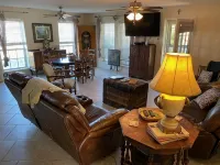 Opa's House a Tranquill Cabin on Edge of Town (Pet Friendly)