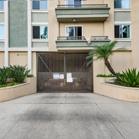 Beverly Hills Vibe 1 BR Apt + Parking, Pool Access