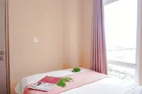 Comfy and Homely Space 2BR at Apartment Vasanta Innopark By Travelio - Homestays