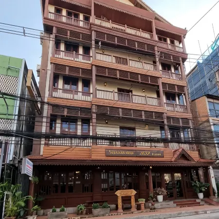 Khampiane Hotel (2 minute walk to Vientiane Night Market)