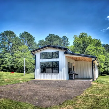 Magnolia Farmhouse - enjoy fresh air and Wi-Fi!