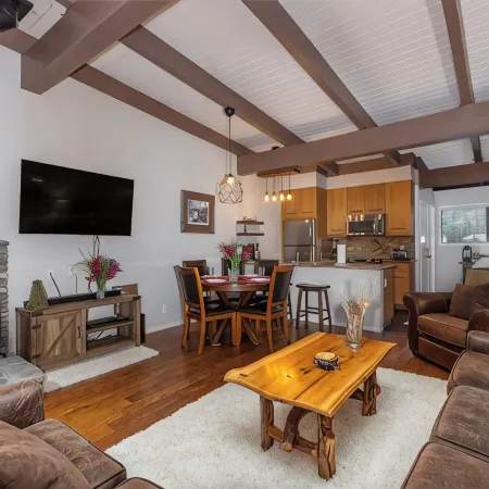 New Listing Pet Friendly 2-Bdrm Condo, Sleeps 5 . Ski to Lift , Near Bus Line.