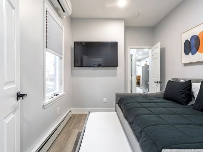 Spacious 3-Bedroom with Wi-Fi, Parking- in Welcoming New Rochelle Neighborhood