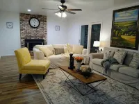 House with a King Size Bed, in Desirable Rincon Valley, close to St Helena