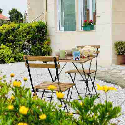 Casa Branca Cantabria: Spacious first floor with garden 500m from the beach | Wifi/Garaje Hotel Exterior