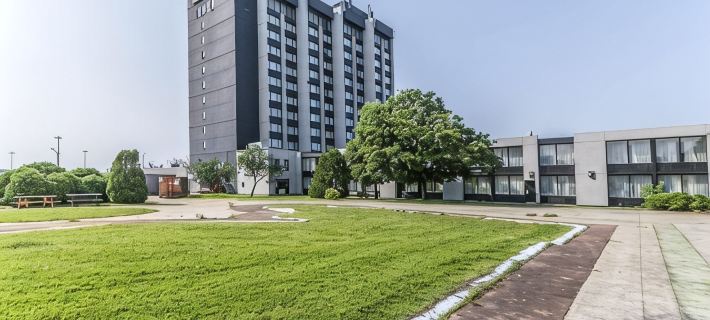Travelodge by Wyndham Hotel & Convention Centre Quebec City Hotels in Quebec City