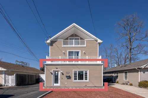 Enjoy this spacious 1 st floor Guest House "Serenity" near all the attractions.