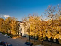 Hotel Kristinn Hotel berhampiran Stesen Vykhino