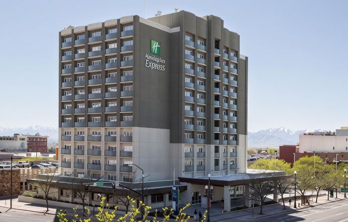 Holiday Inn Express & Suites BAKERSFIELD AIRPORT by IHG