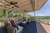 Lake Travis Oasis, Pool, Hot Tub, Lake Views, Near Marinas & Austin! - 4-stjärniga