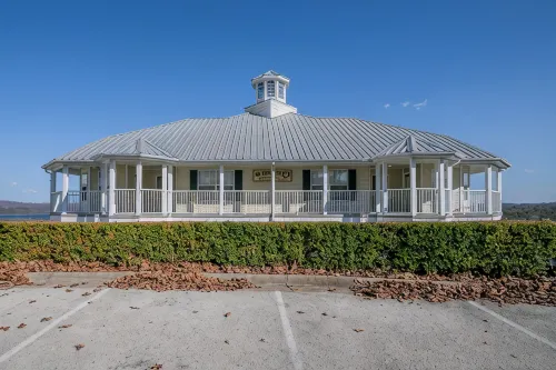 Completely Remodeled Table Rock Retreat: Cozy Lake View Condo + Screened Porch