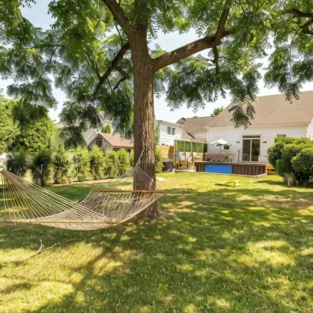 New Construction Greenport Pool House - 3 Blocks from Town