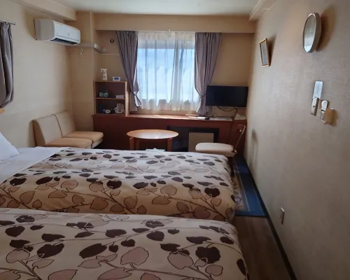 โรงแรมบิสซิเนส โกอิ ฮิลส์ โรงแรมในอิชิฮะระ