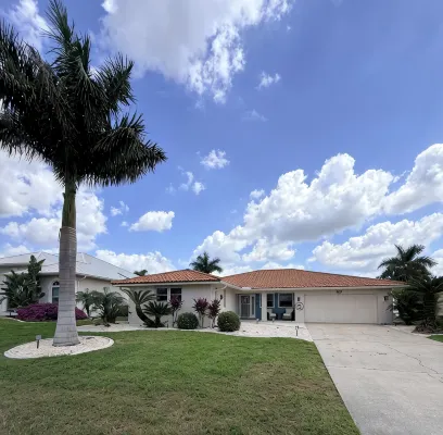 Paradise Found at Dolphin Dream House! Enjoy Sea Life Passing Boats Private Pool