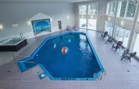 Hotel Vacances Tremblant - Pools