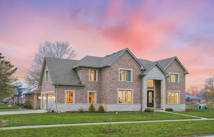 Spacious 5-bedroom Chicago suburban vacation home!