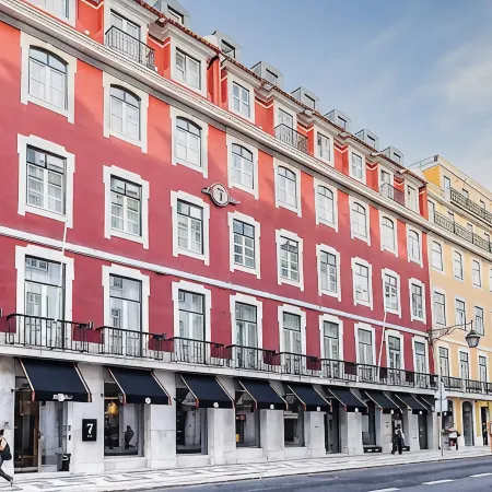 The 7 Hotel, Suites, Studios & Apartments