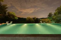 Floral Hotel · Wuyi Green Maple Valley Hotel - สระว่ายน้ำแบบอินฟินิตี้