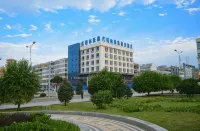 GreenTree Inn Xinzhou Fanshi Bus Station Business Hotel - Park Yeri
