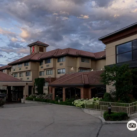 Hotel Kelowna & Conference Centre