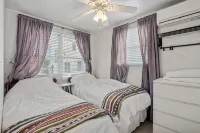 Oceanblock & Downtown Bethany - 2 bed / 1 bathroom with Private Sun Porch -  Ferienwohnungen