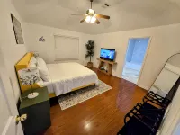 Arlington Social - Stadium Getaway Home w/Hot Tub 5-Minute Walk to AT&T Stadium - 4-Star