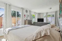 Vintage Florida Beach Efficiency, 1 block to the beach! - Apartments