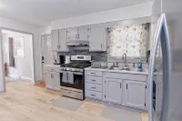 Cozy Pet Friendly 3BR - Fenced Yard - 1Mi HPU & DwnTwn - Furniture Market