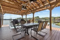 Sleeps 12, 16ft Water, Game Room, Hot Tub + MORE! - 4つ星