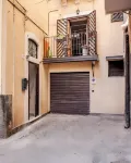 Apollo Home "Cozy and independent home near the Ursino Castle" - บังกะโล