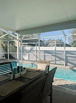 Newly remodeled beach themed home 3BR 2 BA - 4-Star
