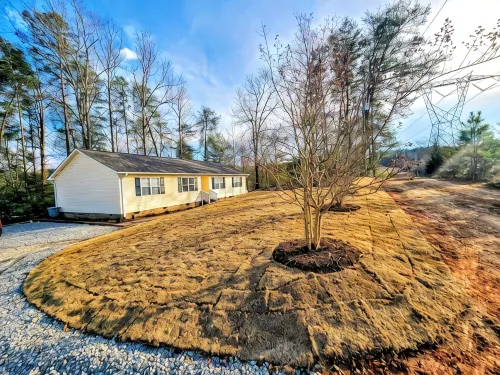 Lake Keowee Lakefront Cove, Private Dock, Boat Parking, Kayaks & more - 4-Star