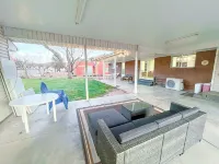 Backyard Oasis - Downtown - Retro Chic - King Bed - Bungalows