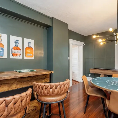 The Old Fashioned - 4Br Colorful Bourbon Retreat - 2.5 Miles to Buffalo Trace