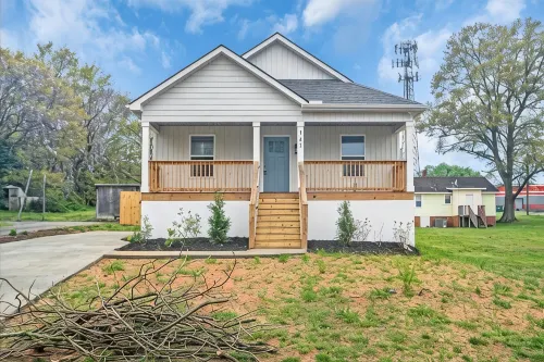 Greer Urban Retreat 3-bedroom house near DT Greer!