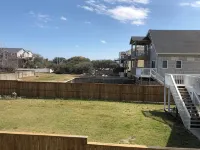 Quaint 4-bedroom cottage in Nags Head located just minutes from white silky sand