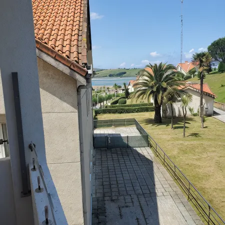 Cozy, very comfortable, very close to the beach.