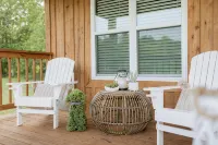 Romantic Cabin sitting on 18 acres of flat land surrounded by a creek! - Alppimaja
