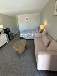 One Queen bed  studio with WiFi, smart TV and AC in welcoming Fillmore.