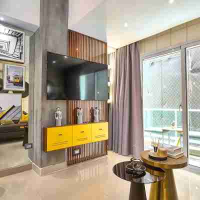 In The City Center Modern Apartment! Pool&Gym Others