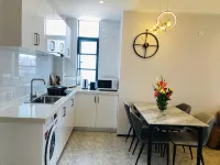 Rose Garden Private Apartment by Link - Condos