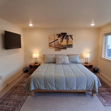 BEACH SUITE, BEACH WALK INN in charming Old Town ADA-accessible, BRAND-NEW,