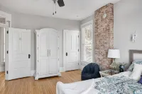 Dubuque's Front Porch~Historic Charmer~Walk Downtn