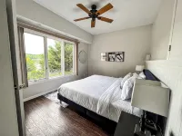 Modern Lakefront Oasis - Private Pool & Salt Water HotTub with Beautiful Sunsets - Private Pools