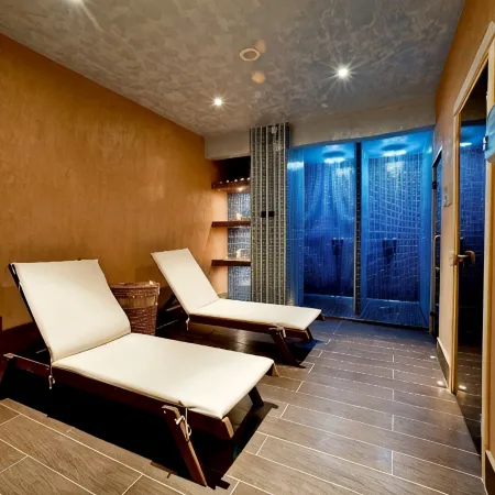 CORNELIA DELUXE RESIDENCE