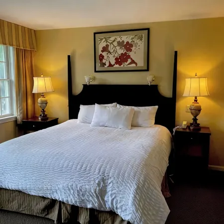 Escape to the Heart of Jiminy Peak: Country Inn condo with full kitchen, 2 bths