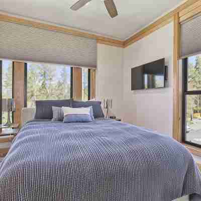 New Luxury Townhome Right on 10th Hole Sierra Star Golf Course Rooms
