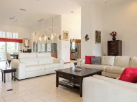 Rum& Little Barron Villa: Your North Side Haven-Beach, Ocean, Garden Views! Hotel a North Side