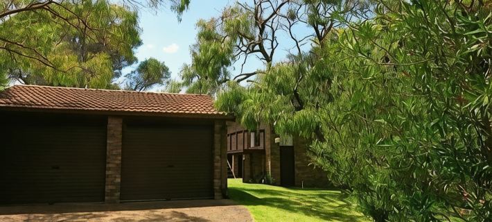 ABSOLUTE Mollymook BEACHFRONT - Direct beach access / Free Wifi / Quality linen Hotels in Mollymook